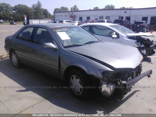 4T1BG22K0YU010204 - 2000 TOYOTA CAMRY CE/LE/XLE 银色 照片 1