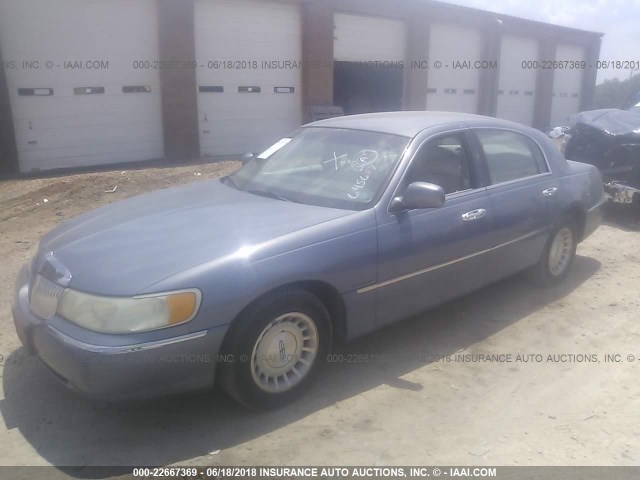 1LNHM81W8XY645687 - 1999 LINCOLN TOWN CAR EXECUTIVE Светло-синий фото 2