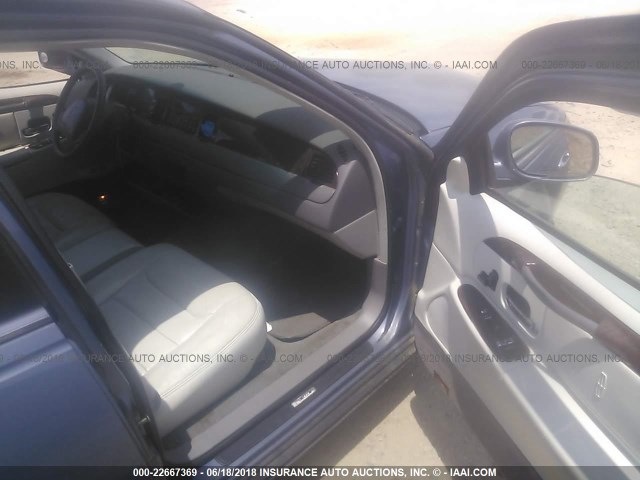 1LNHM81W8XY645687 - 1999 LINCOLN TOWN CAR EXECUTIVE Светло-синий фото 5