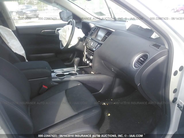 5N1DR2MN9HC672928 - 2017 NISSAN PATHFINDER S/SV/SL/PLATINUM 银色 照片 5