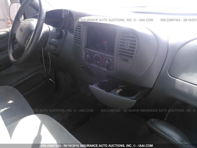 1FMRU15W51LB50972 - 2001 FORD EXPEDITION XLT 银色 照片 5