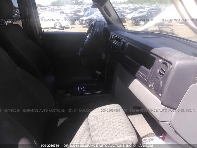 1J8HG48N66C274762 - 2006 JEEP COMMANDER WHITE photo 5