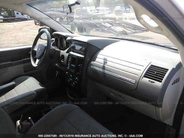 2D8HN44E59R535735 - 2009 DODGE GRAND CARAVAN SE SILVER photo 5