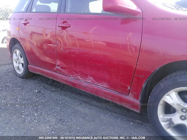 2T1LR32E75C352020 - 2005 TOYOTA COROLLA MATRIX XR RED photo 6