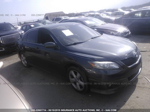 4T1BF3EKXBU124058 - 2011 TOYOTA CAMRY SE/LE/XLE GRAY photo 1