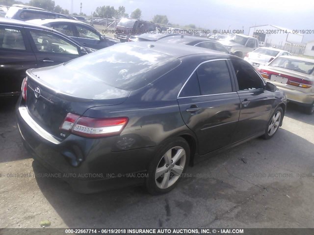 4T1BF3EKXBU124058 - 2011 TOYOTA CAMRY SE/LE/XLE GRAY photo 4