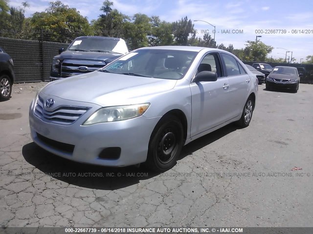 4T4BF3EK7AR022270 - 2010 TOYOTA CAMRY SE/LE/XLE SILVER photo 2