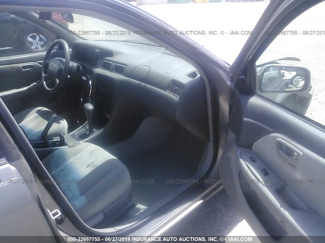4T1BG22K8XU570342 - 1999 TOYOTA CAMRY CE/LE/XLE SILVER photo 5
