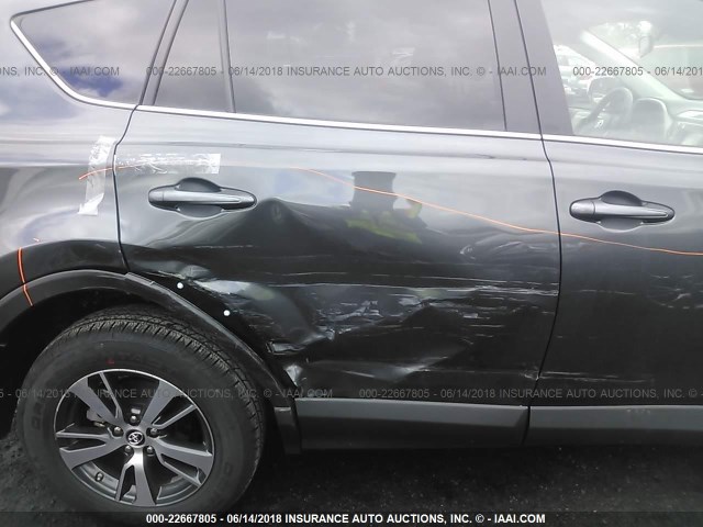 2T3RFREV9JW796310 - 2018 TOYOTA RAV4 ADVENTURE/XLE 灰色 照片 6