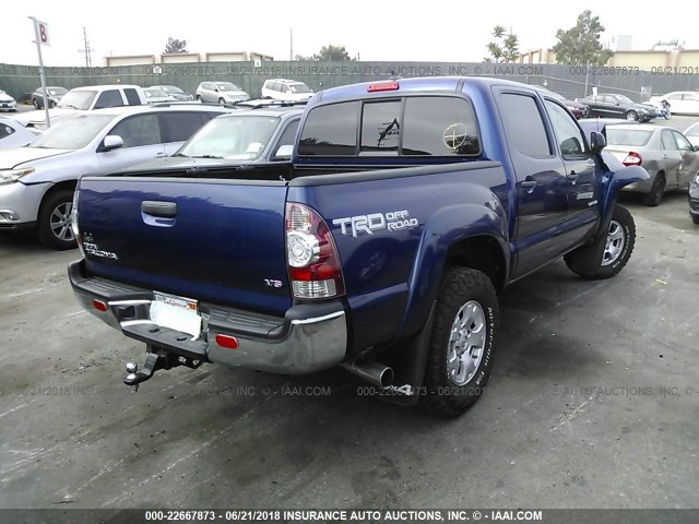 3TMLU4ENXEM139070 - 2014 TOYOTA TACOMA DOUBLE CAB BLUE photo 4