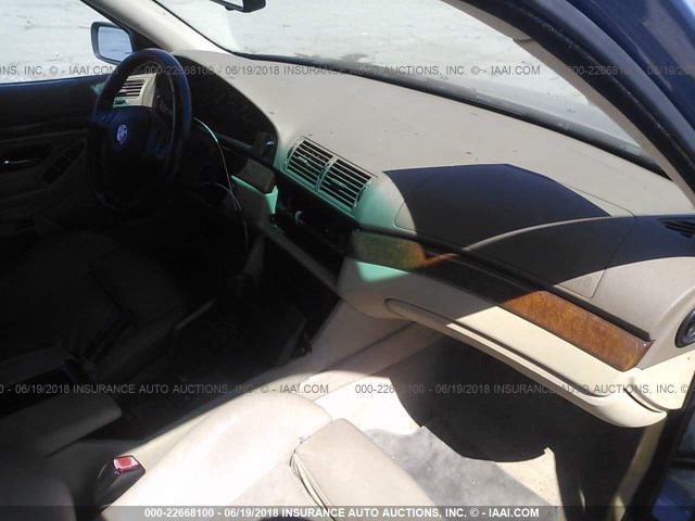 WBADT43432GZ98957 - 2002 BMW 525 I AUTOMATIC BLUE photo 5