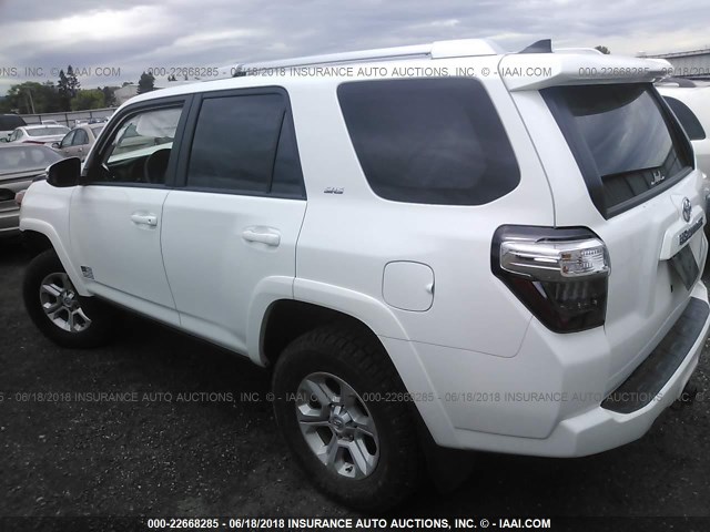 JTEBU5JR6G5286808 - 2016 TOYOTA 4RUNNER SR5 PREM/LTDL/TRAIL/TRD WHITE photo 3