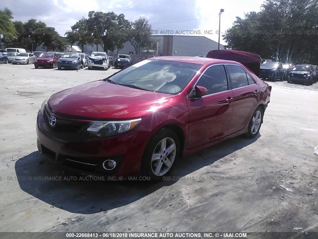 4T1BF1FK0CU563161 - 2012 TOYOTA CAMRY SE/LE/XLE 红色 照片 2