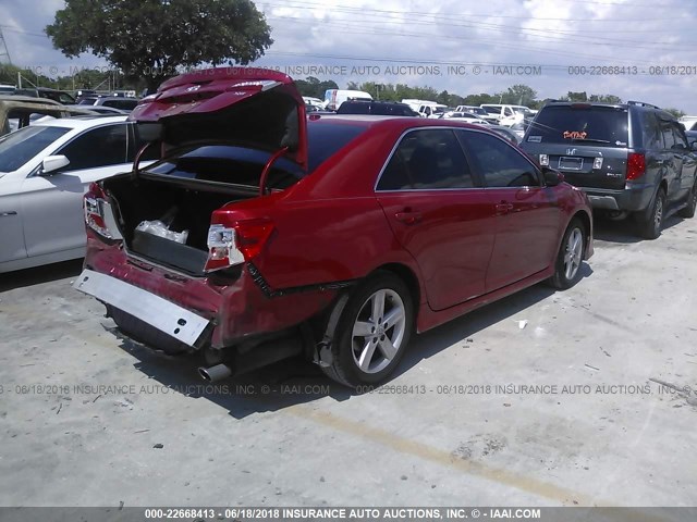 4T1BF1FK0CU563161 - 2012 TOYOTA CAMRY SE/LE/XLE 红色 照片 4