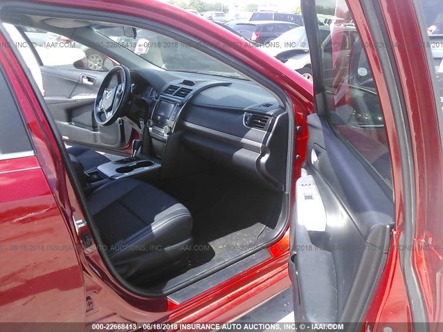 4T1BF1FK0CU563161 - 2012 TOYOTA CAMRY SE/LE/XLE 红色 照片 5