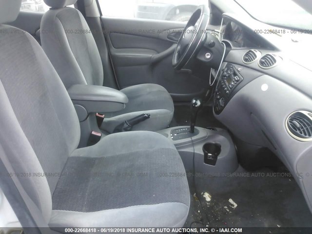 1FAFP33P63W169804 - 2003 FORD FOCUS LX WHITE photo 5