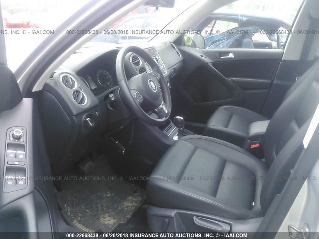 WVGBV7AX0BW534383 - 2011 VOLKSWAGEN TIGUAN S/SE/SEL SILVER photo 5