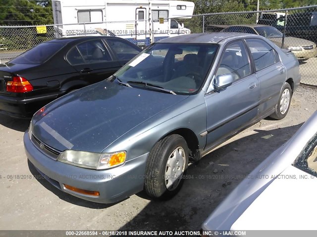 1HGCD5631TA193565 - 1996 HONDA ACCORD LX/EX Light Blue photo 2