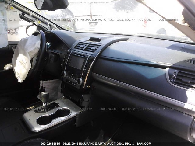 4T1BK1FK8DU530180 - 2013 TOYOTA CAMRY SE/XLE SILVER photo 5