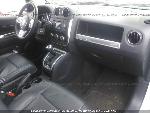 1C4NJDEB9FD427036 - 2015 JEEP COMPASS LATITUDE 白色 照片 5
