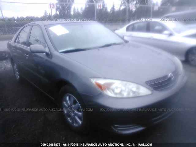 JTDBE32K120084441 - 2002 TOYOTA CAMRY LE/XLE/SE ნაცრისფერი ფოტო 1