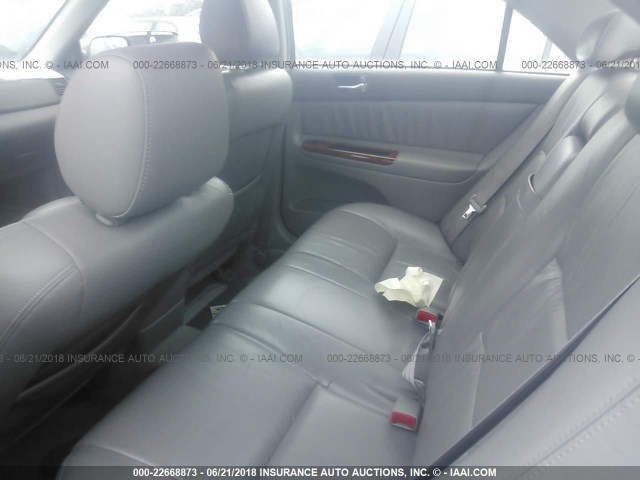 JTDBE32K120084441 - 2002 TOYOTA CAMRY LE/XLE/SE ნაცრისფერი ფოტო 8