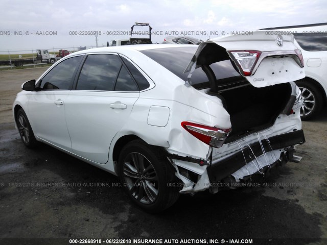 4T1BF1FK1HU273499 - 2017 TOYOTA CAMRY LE/XLE/SE/XSE 白色 照片 3