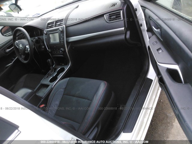 4T1BF1FK1HU273499 - 2017 TOYOTA CAMRY LE/XLE/SE/XSE 白色 照片 5
