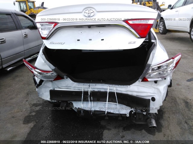 4T1BF1FK1HU273499 - 2017 TOYOTA CAMRY LE/XLE/SE/XSE 白色 照片 6