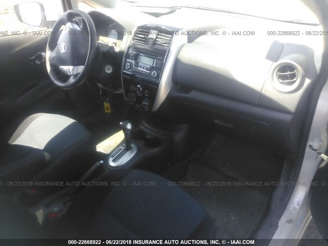 3N1CE2CP2FL425656 - 2015 NISSAN VERSA NOTE S/S PLUS/SV/SL/SR SILVER photo 5