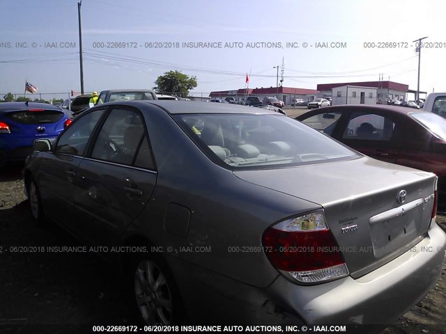 4T1BE32KX6U707081 - 2006 TOYOTA CAMRY LE/XLE/SE ნაცრისფერი ფოტო 3