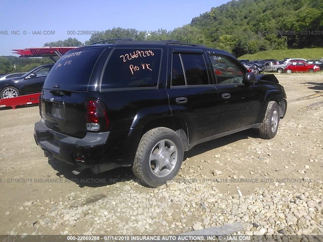 1GNDT13S382202849 - 2008 CHEVROLET TRAILBLAZER LS/LT BLACK photo 4