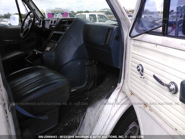 1GCHG39KXSF248566 - 1995 CHEVROLET G30 WHITE photo 5