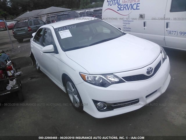 4T1BF1FK3EU846351 - 2014 TOYOTA CAMRY L/SE/LE/XLE SILVER photo 1