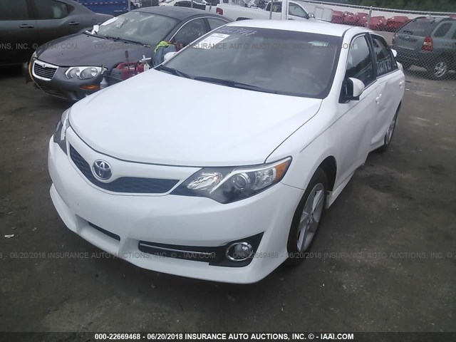 4T1BF1FK3EU846351 - 2014 TOYOTA CAMRY L/SE/LE/XLE SILVER photo 2