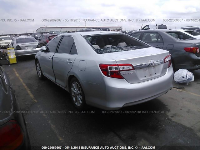 4T4BF1FK6CR250024 - 2012 TOYOTA CAMRY SE/LE/XLE ვერცხლისფერი ფოტო 3