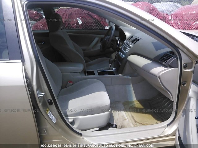 4T1BF3EK6AU077660 - 2010 TOYOTA CAMRY SE/LE/XLE 金色 照片 5