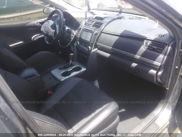 4T1BF1FK1CU010776 - 2012 TOYOTA CAMRY SE/LE/XLE 灰色 照片 5