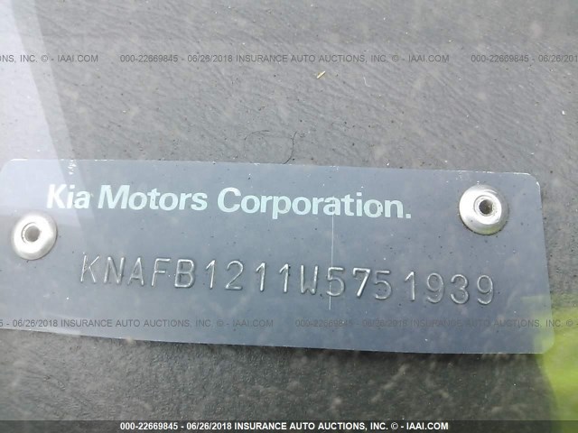 KNAFB1211W5751939 - 1998 KIA SEPHIA LS WHITE photo 9