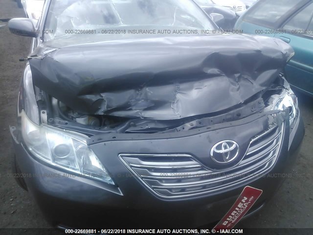 4T1BB46K98U044663 - 2008 TOYOTA CAMRY HYBRID GRAY photo 6