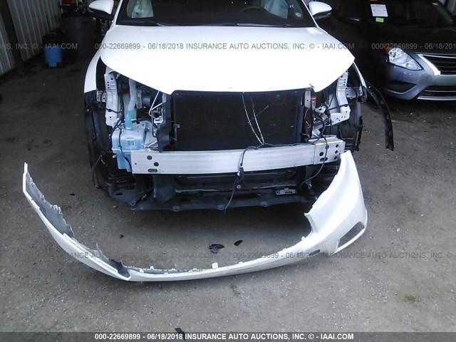 5TDZKRFH2FS063951 - 2015 TOYOTA HIGHLANDER LE/LE PLUS WHITE photo 6