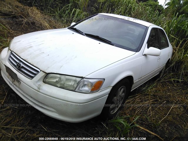 JT2BG22K0Y0468054 - 2000 TOYOTA CAMRY CE/LE/XLE თეთრი ფოტო 2