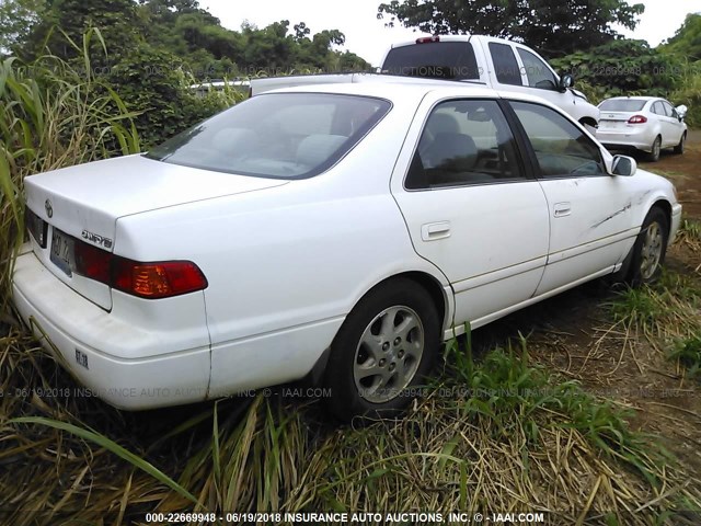 JT2BG22K0Y0468054 - 2000 TOYOTA CAMRY CE/LE/XLE თეთრი ფოტო 4