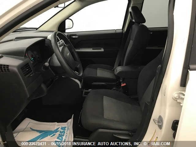 1J8FF47W68D596724 - 2008 JEEP COMPASS SPORT WHITE photo 5