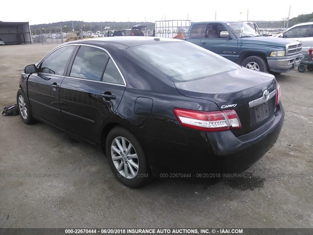 4T4BF3EK6BR158097 - 2011 TOYOTA CAMRY SE/LE/XLE შავი ფოტო 3