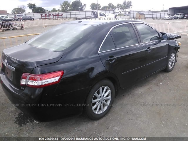 4T4BF3EK6BR158097 - 2011 TOYOTA CAMRY SE/LE/XLE შავი ფოტო 4