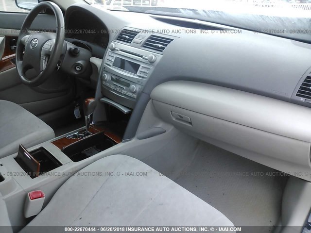 4T4BF3EK6BR158097 - 2011 TOYOTA CAMRY SE/LE/XLE შავი ფოტო 5