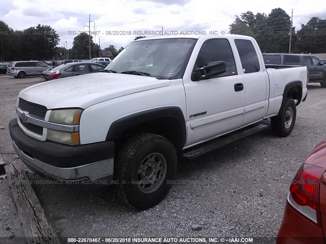 1GCHC29U23E136861 - 2003 CHEVROLET SILVERADO C2500 HEAVY DUTY WHITE photo 2