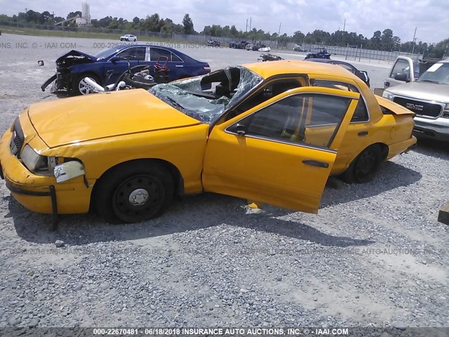 2FABP7AV7BX179137 - 2011 FORD CROWN VICTORIA S YELLOW photo 2