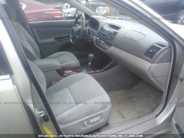 4T1BE30K64U847659 - 2004 TOYOTA CAMRY LE/XLE/SE თაფლისფერი ფოტო 5